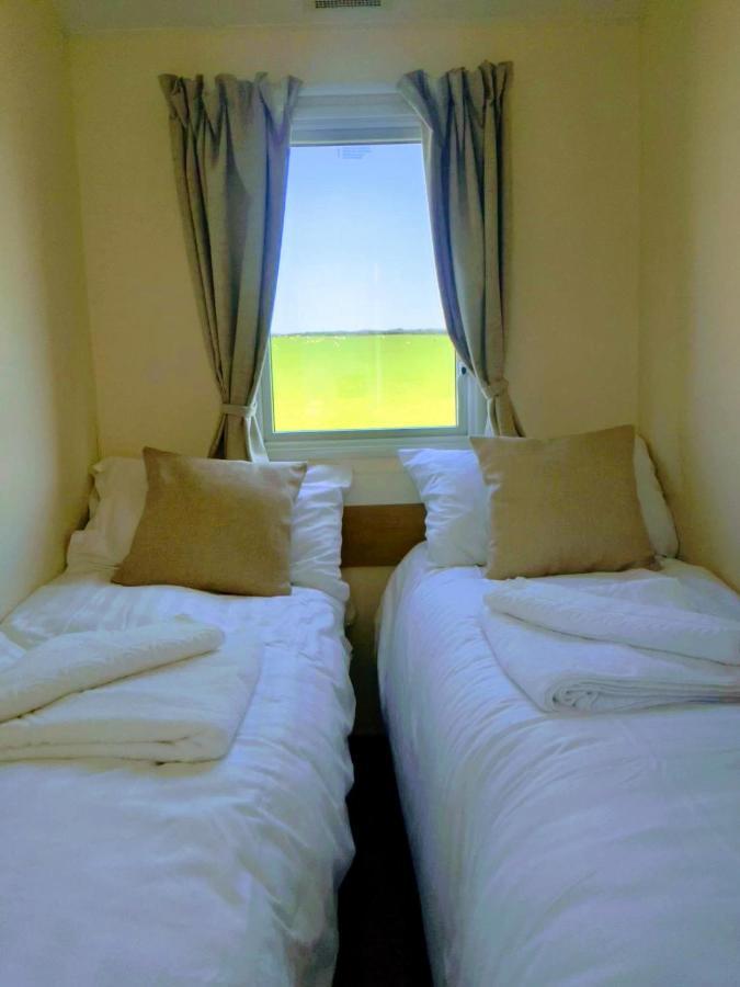 4 Berth Couples And Family Caravan In Beautiful Newquay Bay Resort Exterior photo
