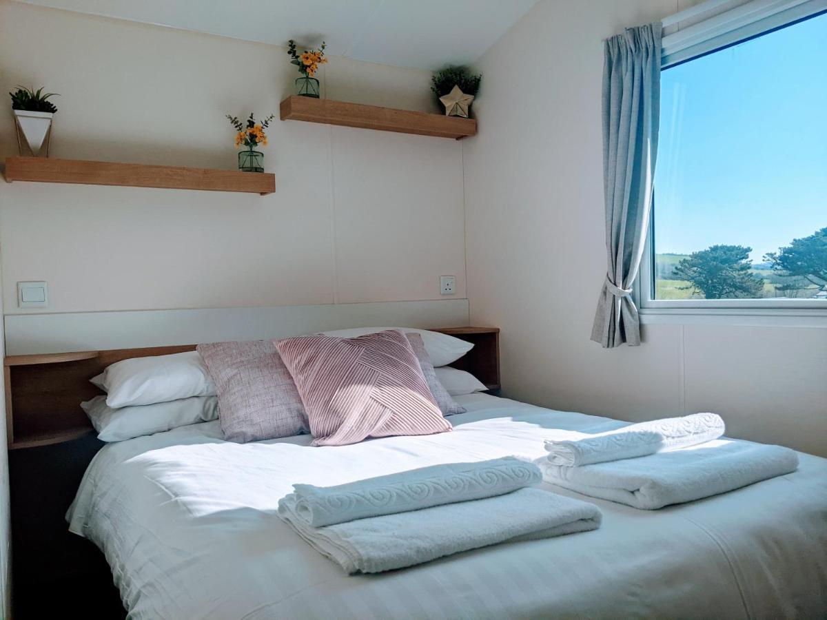 4 Berth Couples And Family Caravan In Beautiful Newquay Bay Resort Exterior photo